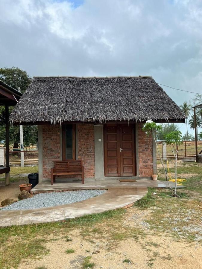 Rembulan Escape - The Red Bowl Villa Kampung Penarik Exterior photo